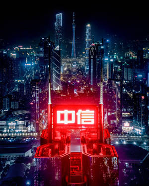 現代亞洲城市的充滿活力的夜景，發光的摩天大樓和明亮的紅色霓虹燈招牌。