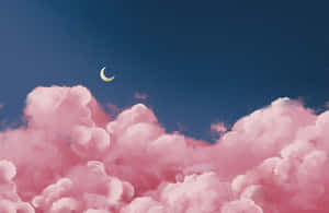 粉紅雲朵在新月和繁星夜空下飄動。