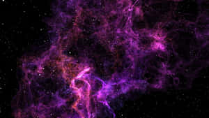 深空中的紫色和粉紅色星雲與星星