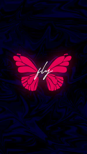 粉紅色蝴蝶，帶有發光的「fly」字樣，位於深藍色大理石紋背景上。