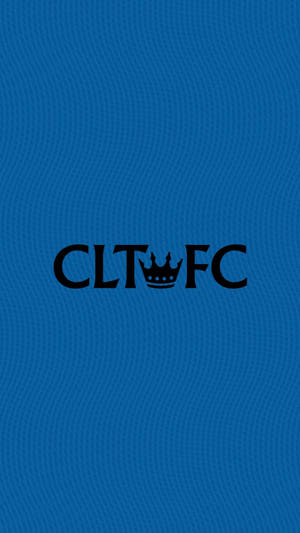 帶有黑色CLTFC運動隊標誌的藍色紋理牆紙。