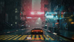 時尚汽車在雨夜霓虹燈照亮的城市街道上
