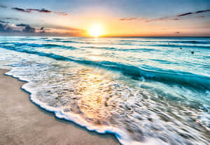 海洋上的夕陽，海浪沖刷沙灘 — 墨西哥 GIF 壁紙