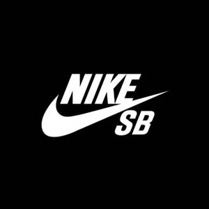 黑色背景上的白色Nike SB標誌
