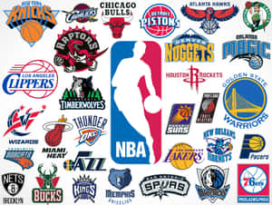 圍繞中央NBA剪影排列的NBA球隊標誌集合。 — 籃球 壁紙