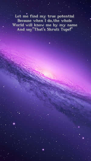 紫色星系，帶有星星和疊加的勵志名言。