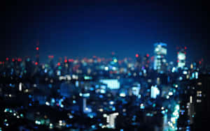 夜間城市景觀，模糊的燈光營造出散景效果。