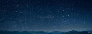 山脈上方的星空