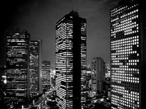 密集城市天際線中燈火通明的摩天大樓夜景。 — 芝加哥天際線 壁紙