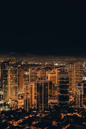 夜晚的城市景觀，摩天大樓和街道燈火通明。 — 小米Pad 9 Pro Max 壁紙