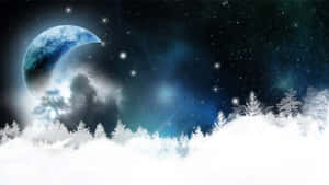 雪地森林，發光的彎月和星空夜空下，宇宙雲層。 — 月色夜空 壁紙