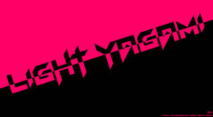 粉紅和黑色背景上斜向粗體文字顯示 Light Yagami。