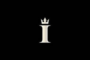 白色字母 I 帶皇冠在黑色背景上