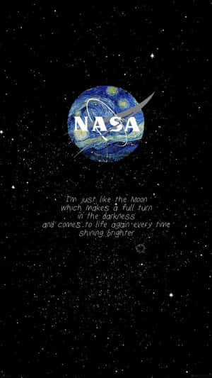 太空中的藍色星球上的NASA標誌，帶有鼓舞人心的引言文字。