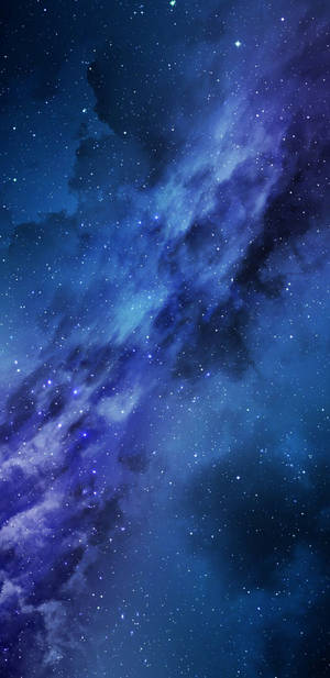 一個充滿活力的宇宙星雲，帶有深藍色和紫色色調的星星。 — 太空 壁紙