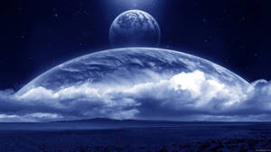 一個藍色星球懸浮在雲層之上，星空下有一個月亮。
