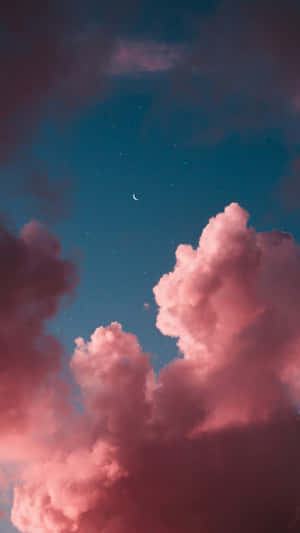 暮色天空中新月的粉紅色雲朵和星星 — 月色夜空 壁紙