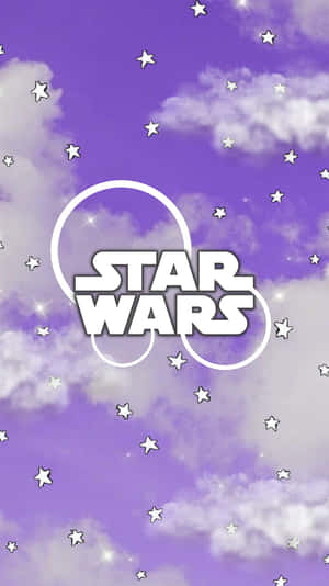 Star Wars 標誌在帶有雲朵和星星的紫色天空背景下