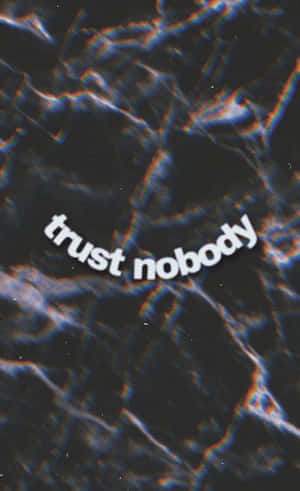 帶有發光藍色和橙色故障光效的深色背景，以及寫著 trust nobody 的白色文字 — 黑色動態圖 壁紙