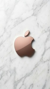 白色大理石背景上的玫瑰金色Apple標誌