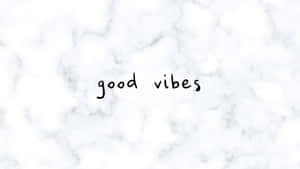 白色大理石背景上的 good vibes 文字 — 白色美學gif 壁紙