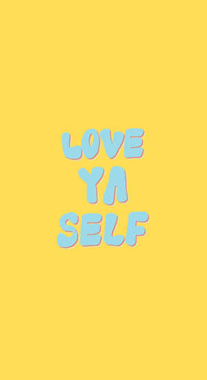 陽光黃色背景，上面有藍色字寫住 love ya self — 低對比度 壁紙