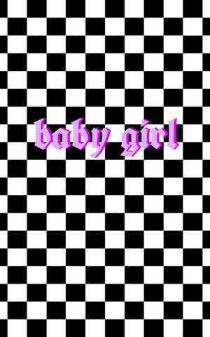 粉紅色風格文字「baby girl」在黑白棋盤格背景上。 — Galaxy Tab S9 FE 壁紙