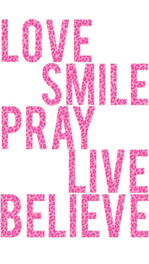 白色背景上的粉紅色豹紋勵志文字 LOVE SMILE PRAY LIVE BELIEVE — 可愛少女風gif 壁紙