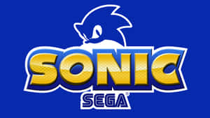 藍色背景上帶有Sega品牌的Sonic the Hedgehog標誌。 — 超音鼠 壁紙