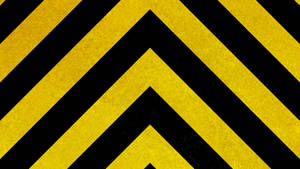 黃色和黑色人字形警告條紋，紋理飾面 — 黃色 壁紙