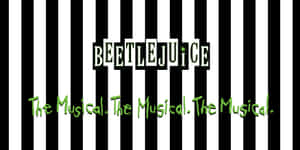 Beetlejuice 音樂劇標誌，帶有黑白條紋和綠色文字 — 音樂美學 壁紙