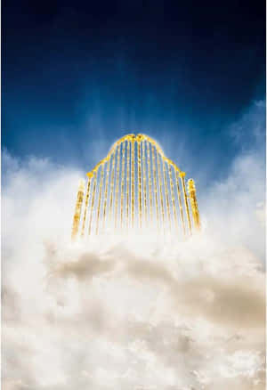 金色拱門從戲劇性的天空中雲層中浮現 — 天堂 壁紙