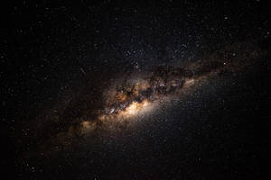 夜空中的銀河系，有星星和宇宙塵埃