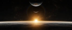 在黑暗宇宙天空中，兩個衛星的外星行星上的日出