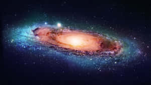 螺旋星系，帶有發光的核心和藍色旋臂，被星星環繞
