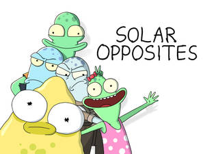 五個古怪的卡通外星人，大眼睛，表情各異，其中一個在揮手，帶有「SOLAR OPPOSITES」文字。 — 卡通 壁紙