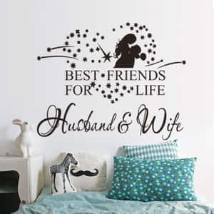 睡房內，帶有星星和文字「Best Friends for Life Husband & Wife」的夫婦牆貼。