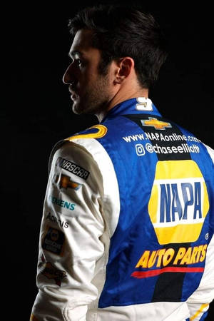 身穿印有NAPA Auto Parts標誌賽車服的NASCAR車手