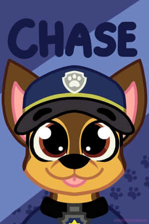 卡通警犬Chase有大眼睛和徽章，在藍色背景上微笑。