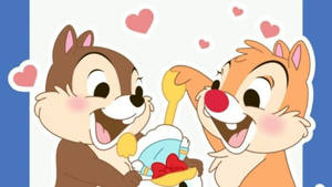 Chip 和 Dale 開心地分享甜品，周圍有漂浮的心形圖案。