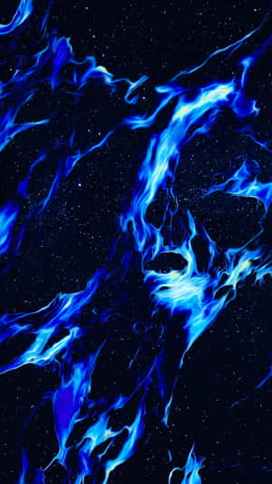 藍色宇宙火焰在星光熠熠的夜空中旋轉。
