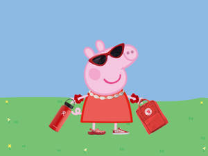 Peppa Pig 戴太陽眼鏡手持水壺和背包在草地上