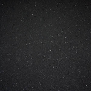 在黑暗背景下，無數閃爍的星星點綴的星空夜空。