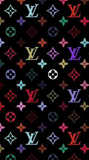 黑色背景上色彩繽紛的 Louis Vuitton 字母組合圖案。