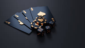 黑色撲克牌 金色Ace 籌碼 骰子 深色表面