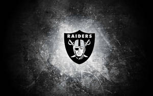 Raiders 標誌在紋理深色背景上帶有發光效果