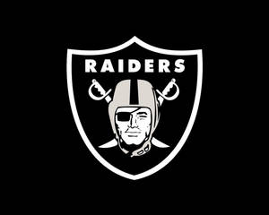 Raiders足球隊標誌，帶有戴頭盔的臉孔和交叉的劍。