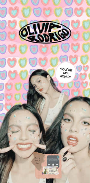 Olivia Rodrigo 臉上帶有閃粉，背景為色彩繽紛的心形圖案