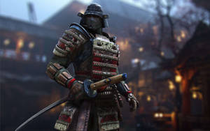 身穿傳統盔甲的武士戰士，在黃昏時分的霧村中手持武士刀。