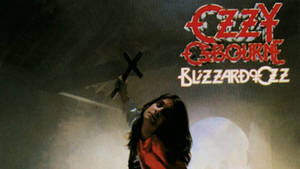 Ozzy Osbourne 在煙霧繚繞的舞台燈光中手持黑色十字架，身後是專輯標題。